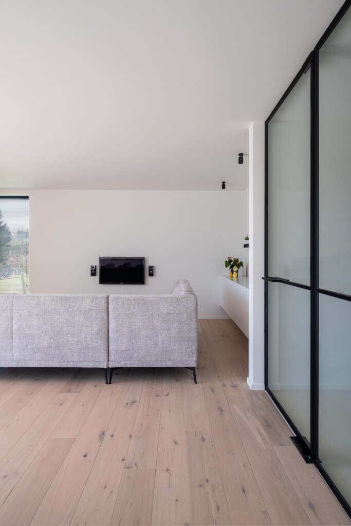 Glazen draaideur met steellook.