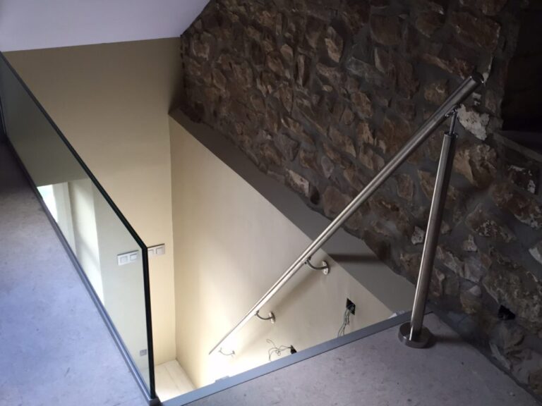 Glazen balustrades in gehard glas.