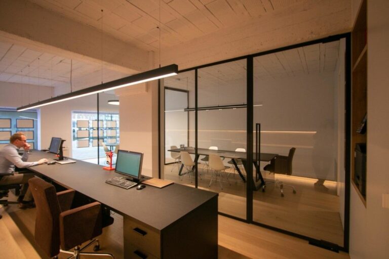 Kantoor: Glazen deuren met steellook