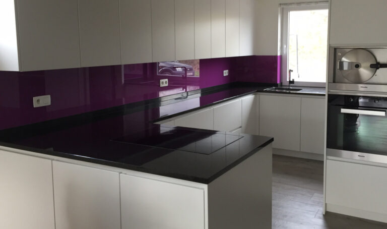 Keuken: Gelakt glazen wandbekleding