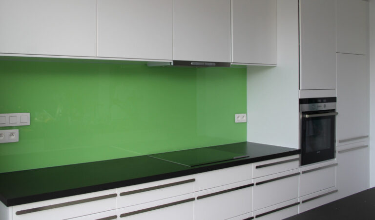 Keuken: Gelakt glazen wandbekleding