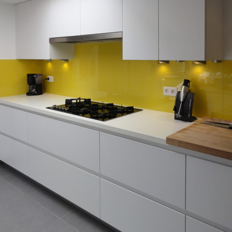 Keuken: Gelakt glazen wandbekleding