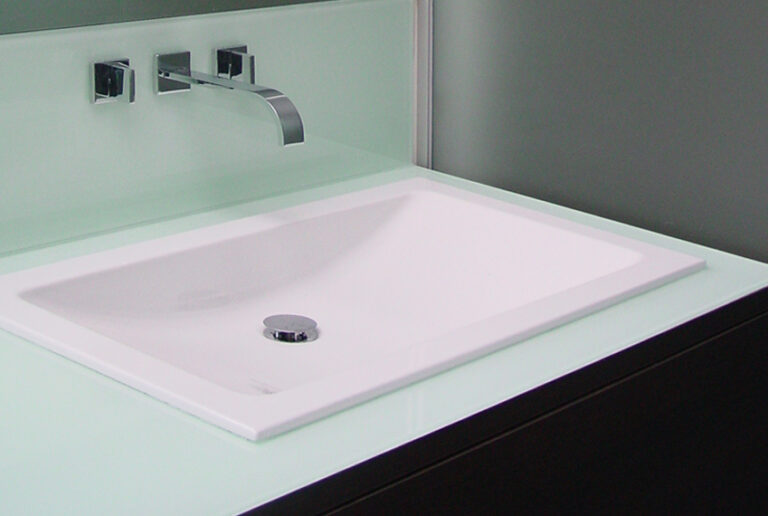 Badkamer: Gelakt glazen wandbekleding