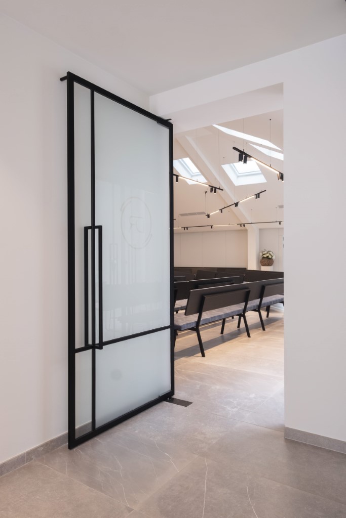 Steel look deur met extra privacy