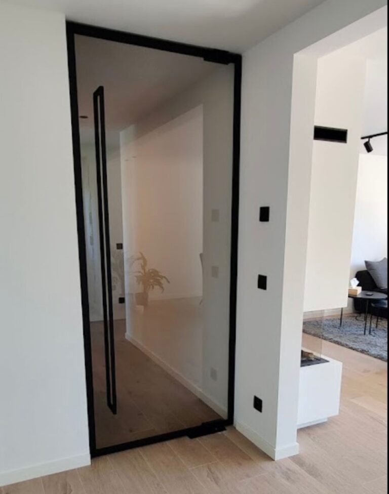 zwarte steel look deur